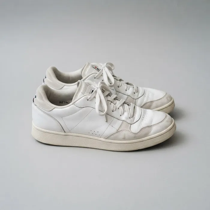 White retro leather sneakers, gently worn